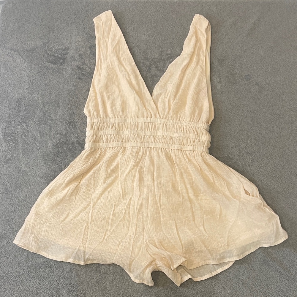 Cream Sleeveless Romper wit Pockets
